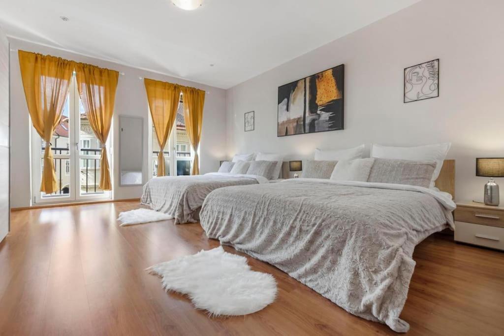 Exclusive Apartment In Centre 브라티슬라바 외부 사진